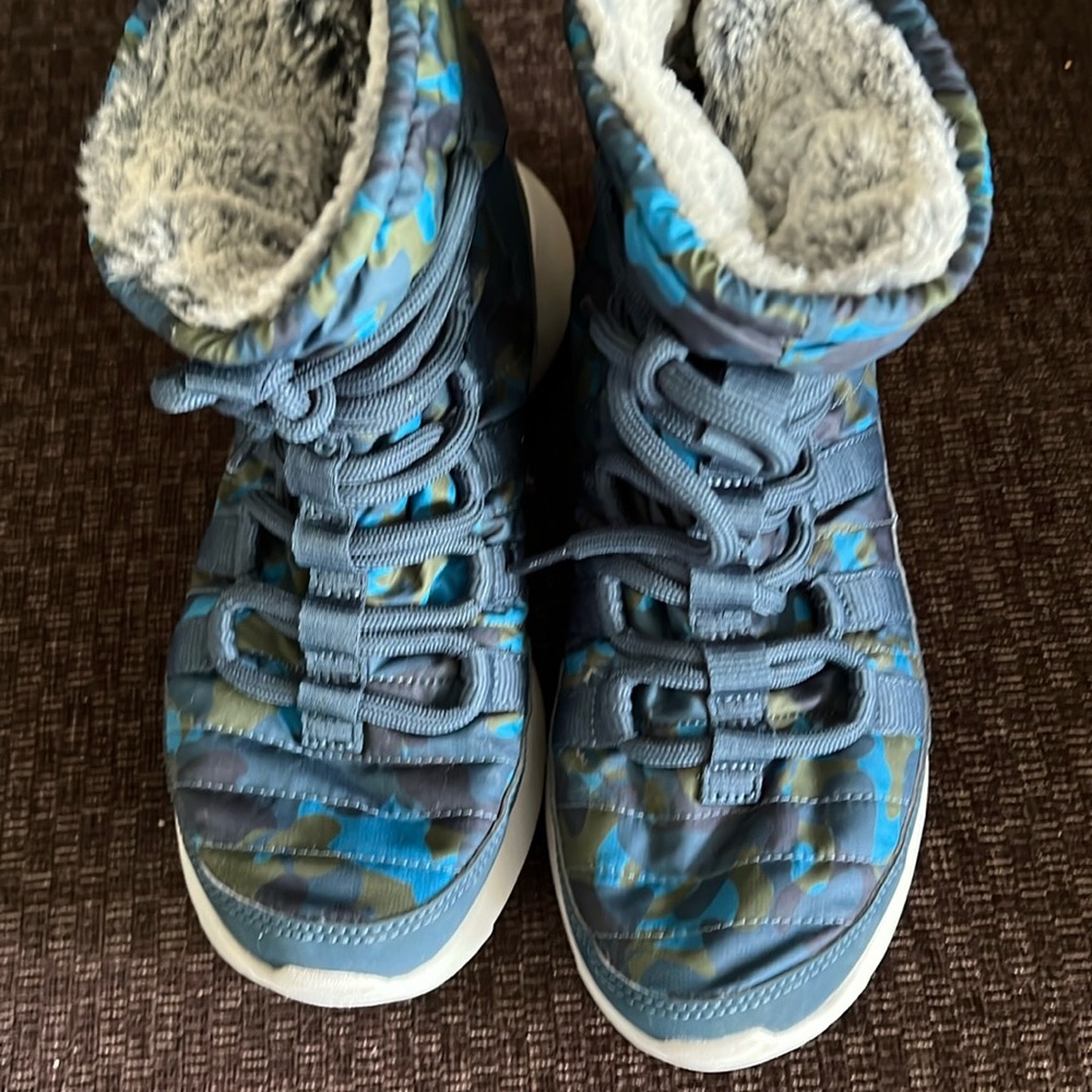Nike Lined Camo Boots Womens Size 7 2/$40 FINAL WEEK FOR THIS ITEM